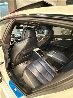 بي ام دبليو 8 الفئة